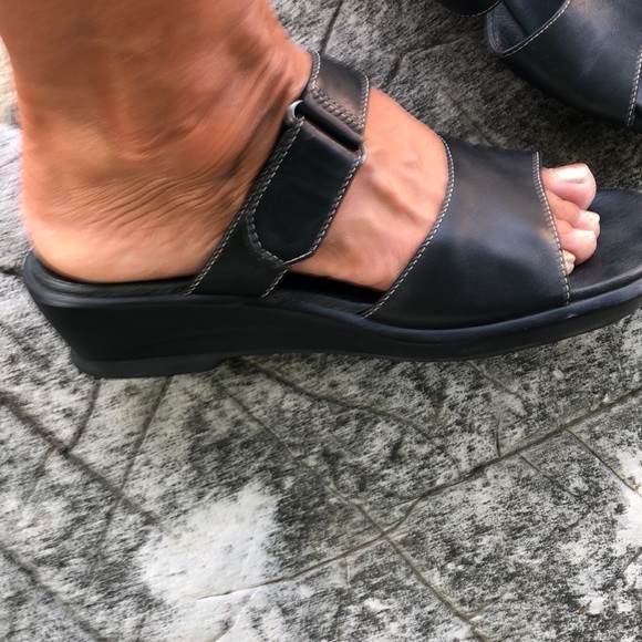 Clarks black leather superlight slipon size 9M - Picture 14 of 15